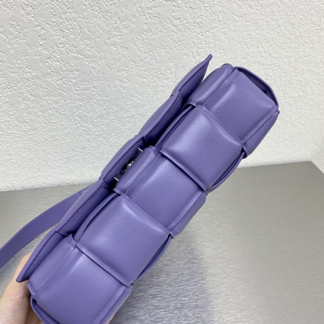 B0tt*ga Ven*ta Padded Cassette Violet, For Women, Women’s Bags 10.2in/26cm