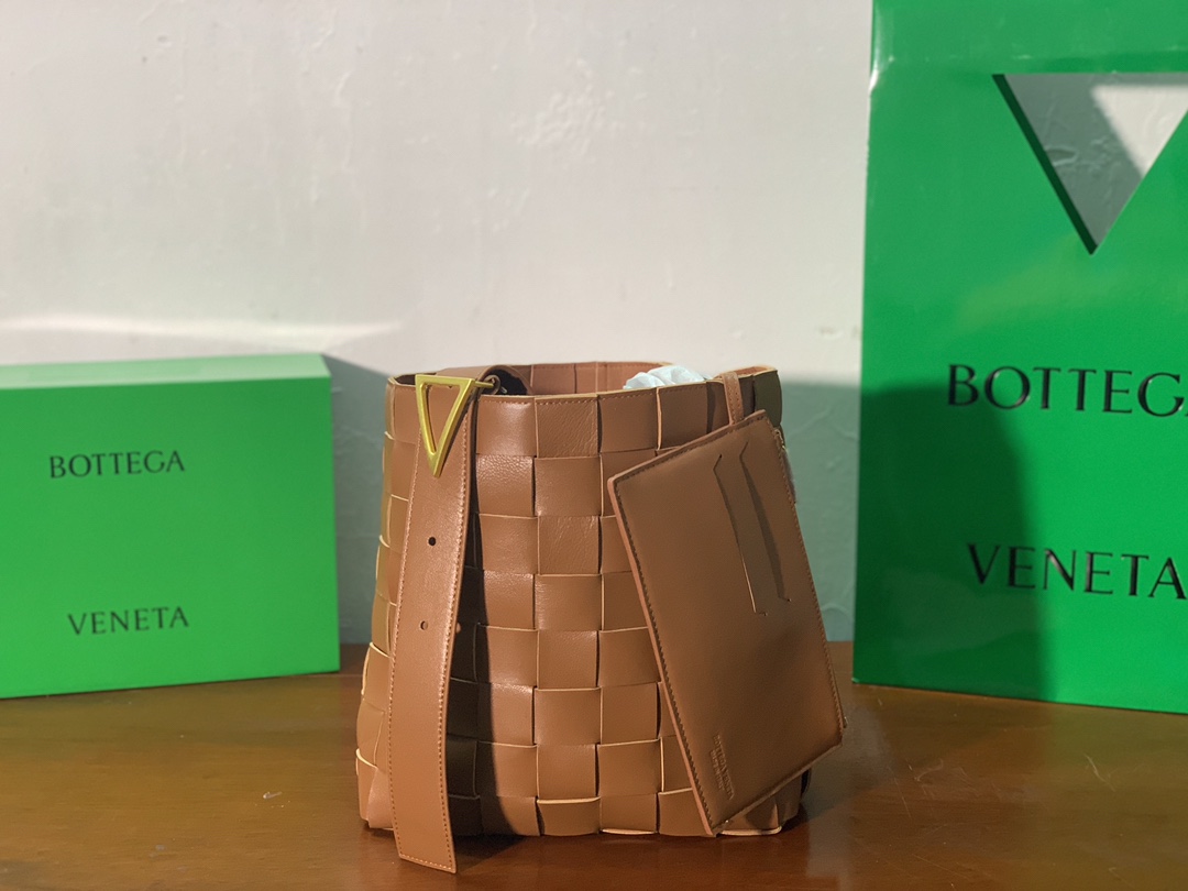 B0tt*ga Ven*ta Shoulder Bag Nappa Brown, For Women, Women’s Bags 12.9in/33cm