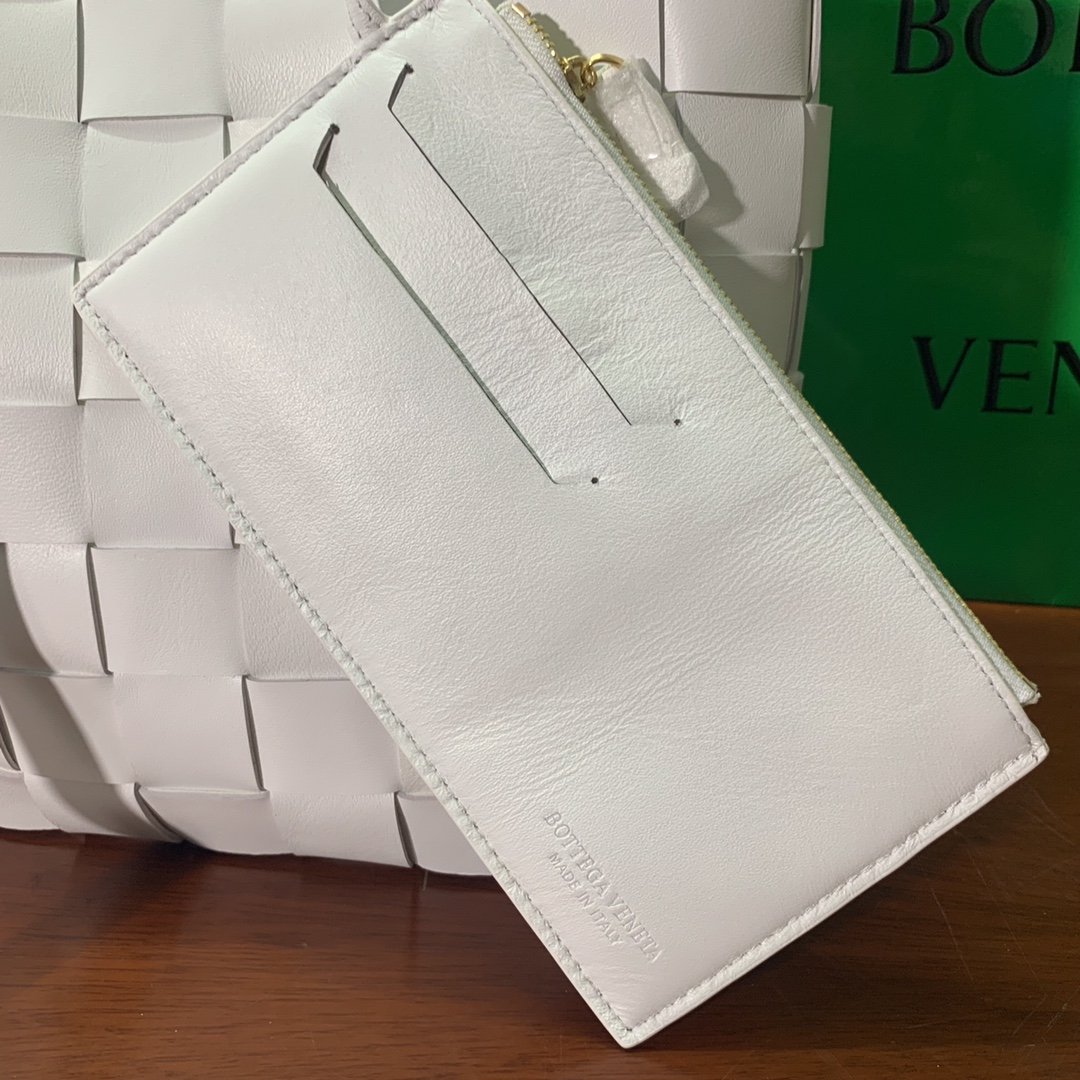 B0tt*ga Ven*ta Shoulder Bag Nappa White, For Women, Women’s Bags 12.9in/33cm