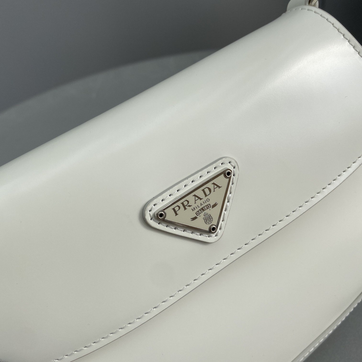 [True-to-ORIGINAL] Pra*a Cleo Brushed Shoulder Bag With Flap White For Women, Women’s Bags 8.6in/22cm 1BD311_ZO6_F0009_V_OOO