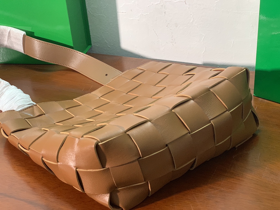 B0tt*ga Ven*ta Shoulder Bag Nappa Brown, For Women, Women’s Bags 12.9in/33cm