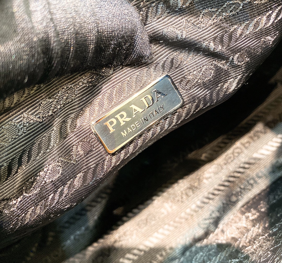 Pra*a Re-Edition 2005 Saffiano Leather Bag Black For Women, Women’s Bags 8.6in/22cm