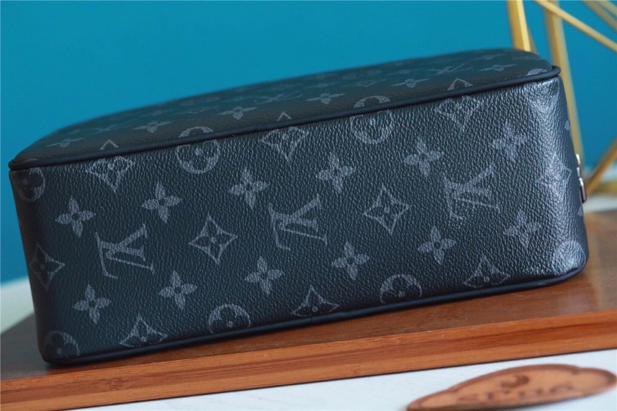 L0vis Vvtt0n Cosmetic Pouch Monogram Eclipse For Women, Women’s Wallets 6.7in/17cm LV M60024