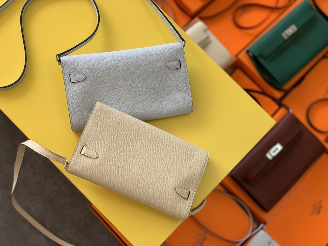 H**me5 Kelly Classique To Go Wallet  21cm/8.3in Gold Toned Hardware For Women Cream