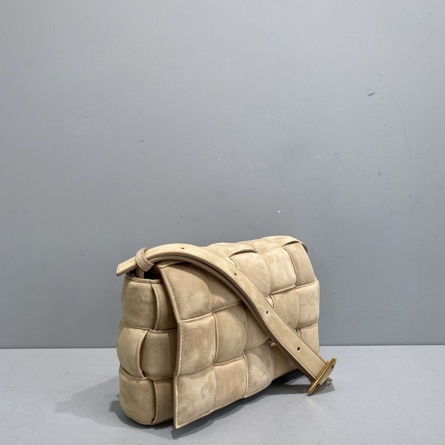 B0tt*ga Ven*ta Padded Cassette Beige, For Women, Women’s Bags 10.2in/26cm