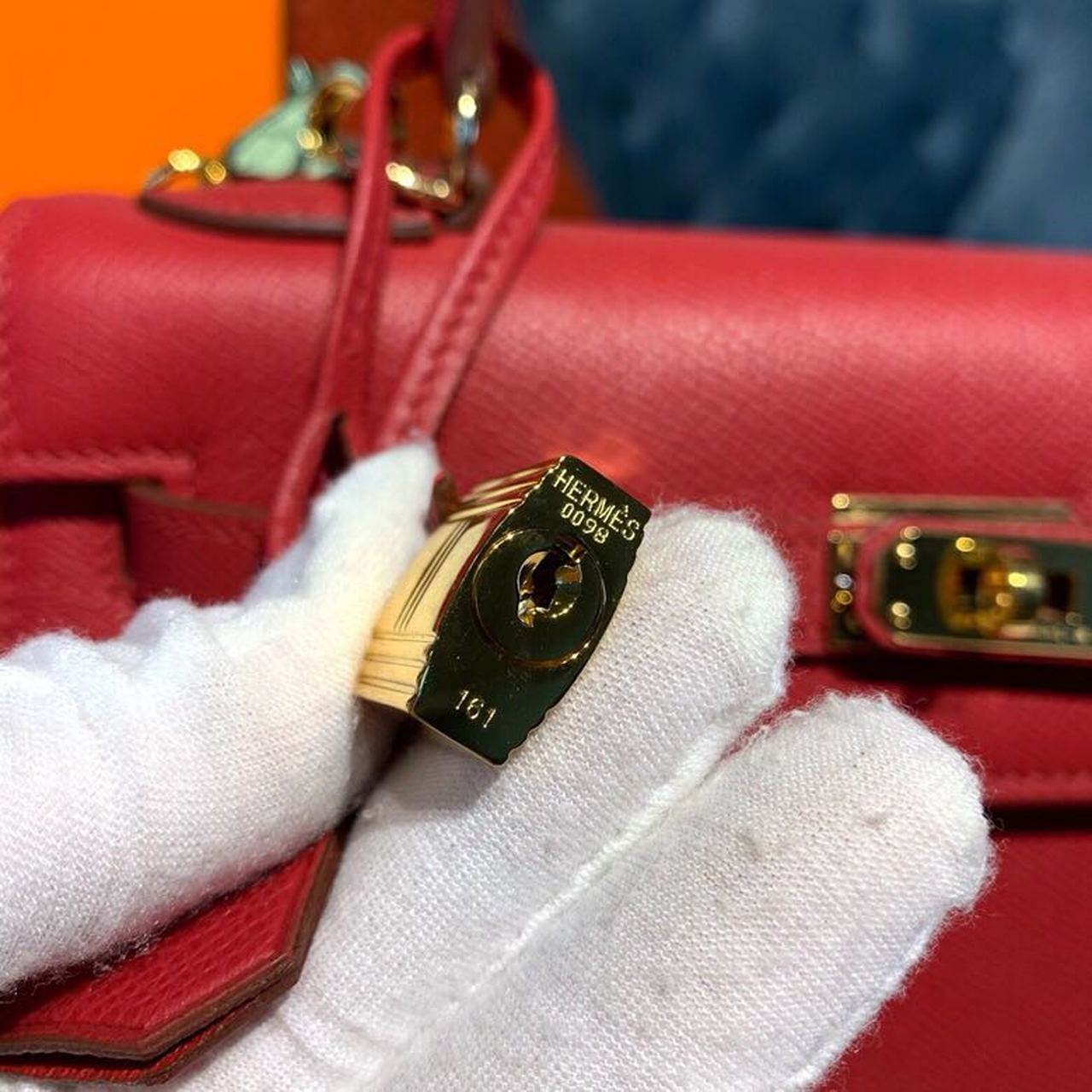 H**me5 Kelly Tomate For Women Gold Toned Hardware 10in/25cm