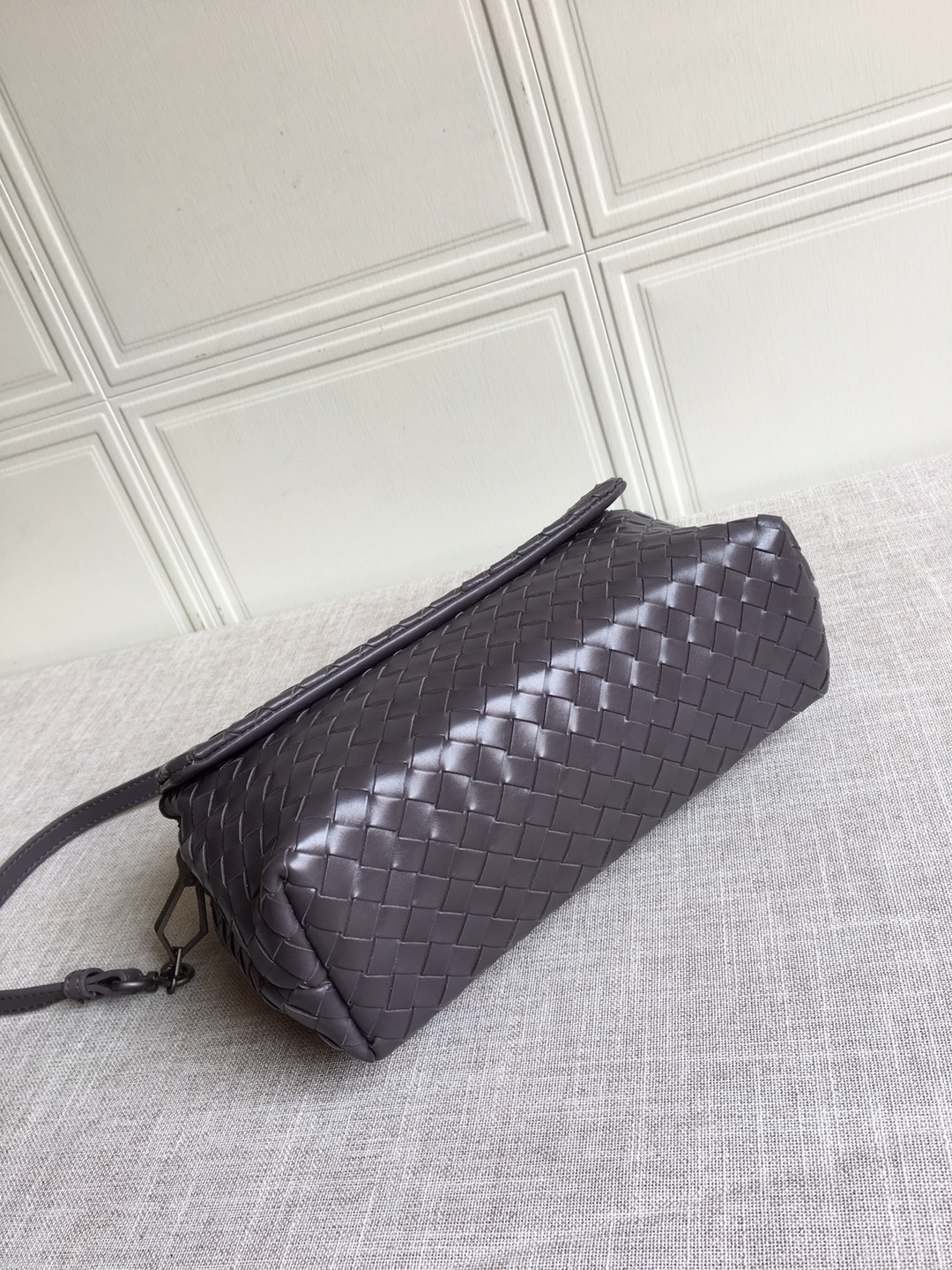 B0tt*ga Ven*ta Classic Intrecciato Dark Brown, For Women, Women’s Bags 8.9in/22.5cm