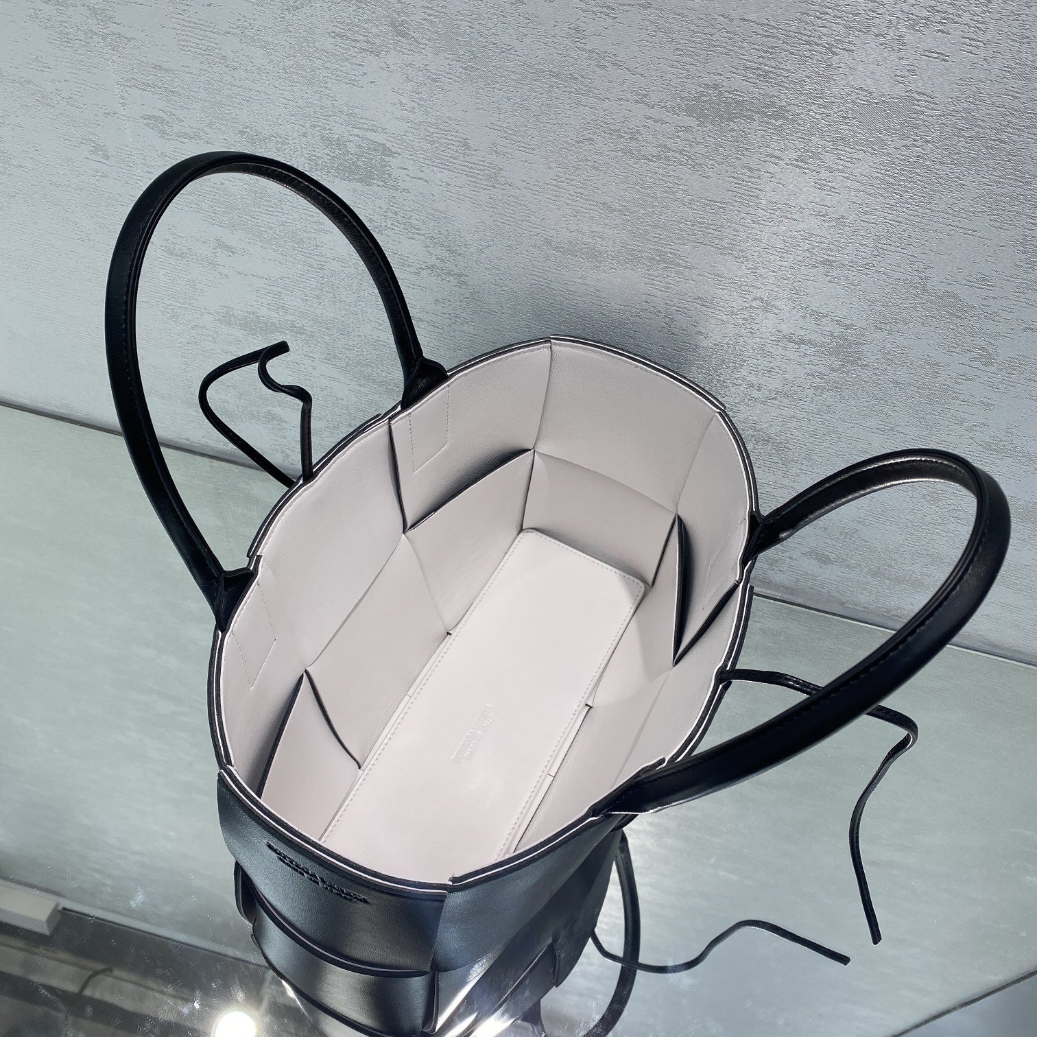 B0tt*ga Ven*ta Small Arco Tote Bag Black, For Women, Women’s Bags 14.2in/36cm