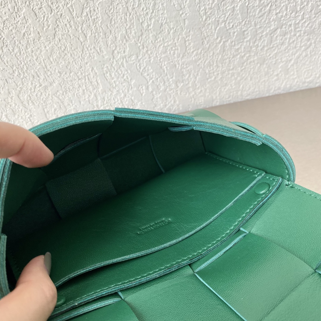 B0tt*ga Ven*ta Belt Cassette Dark Green, For Women, Women’s Bags 6.9in/17.5cm