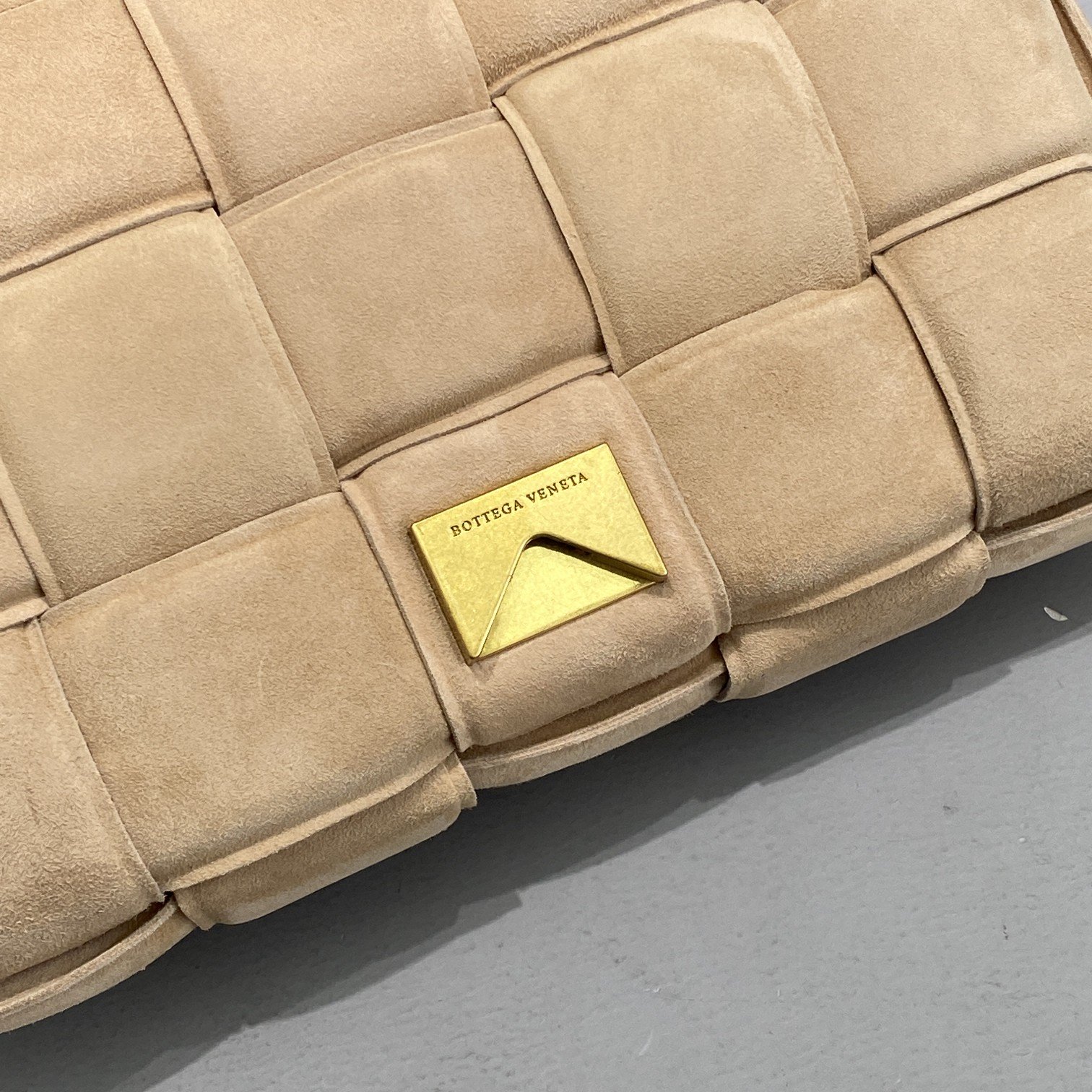 B0tt*ga Ven*ta Padded Cassette Beige, For Women, Women’s Bags 10.2in/26cm