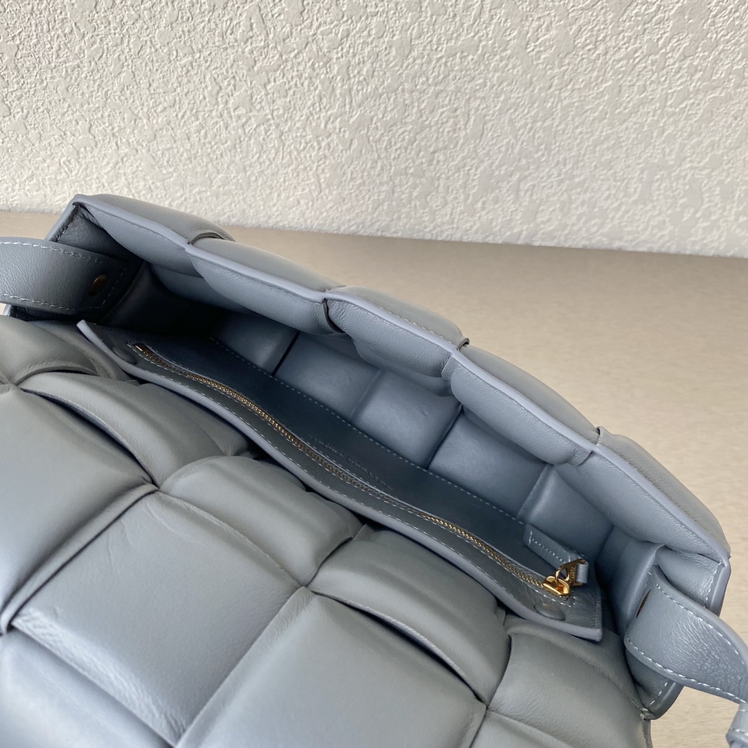 B0tt*ga Ven*ta Padded Cassette Gray, For Women, Women’s Bags 10.2in/26cm 591970VCQR11233