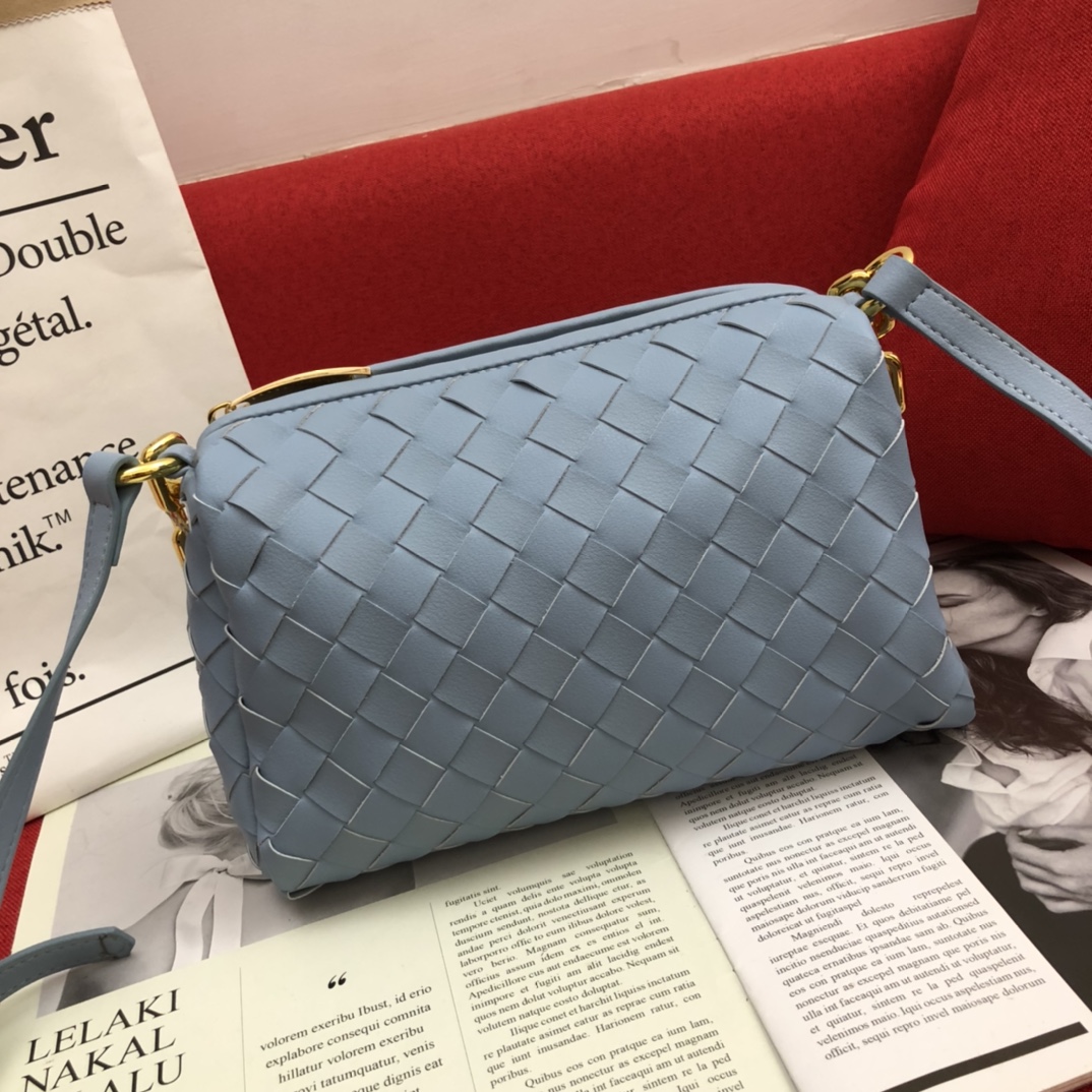 B0tt*ga Ven*ta Crossbody Bag Blue, For Women, Women’s Bags 9.4in/24cm