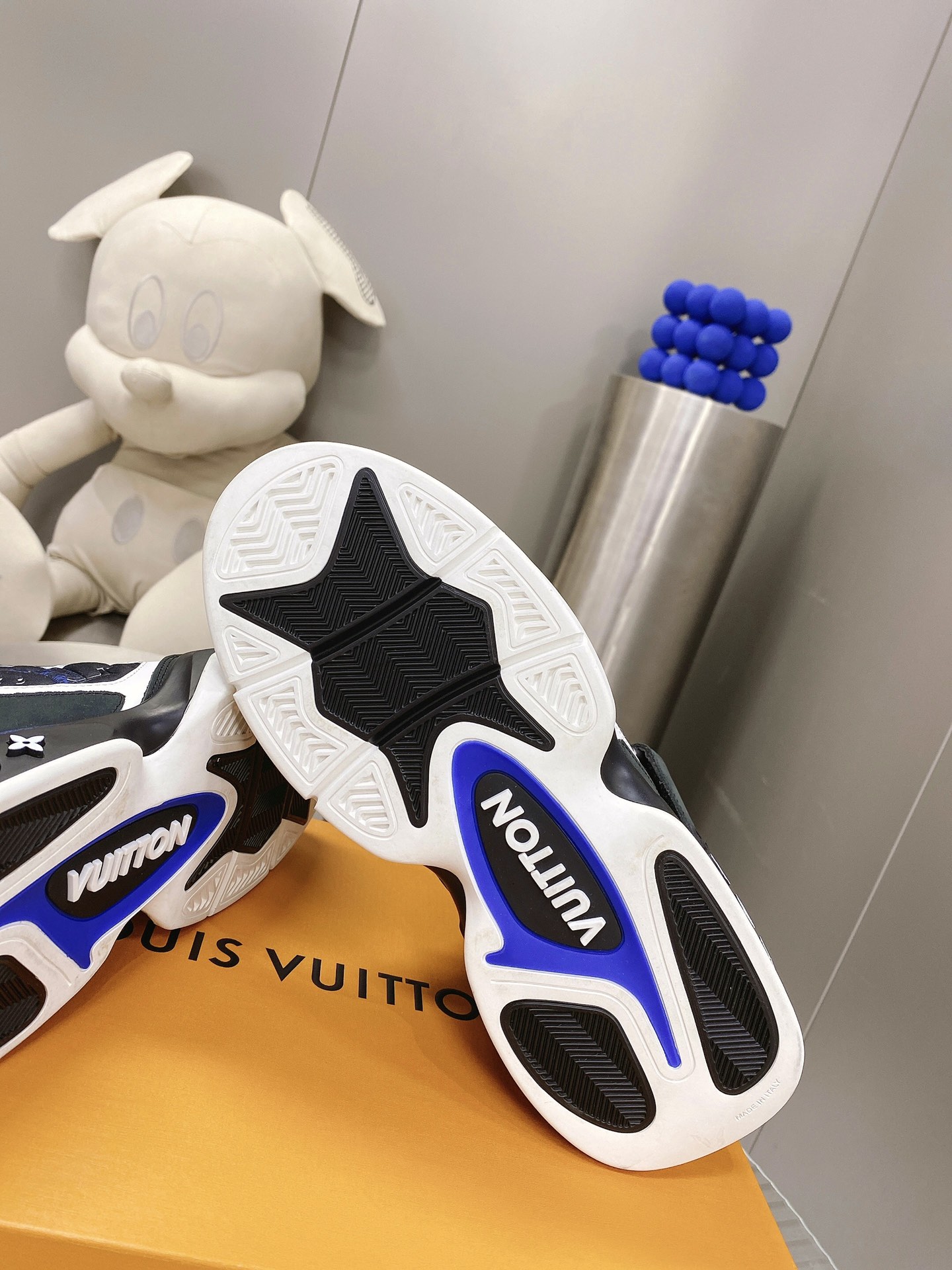 L0vis Vvtt0n Women’s Sneaker LV Trainer 2 Black For Women LV