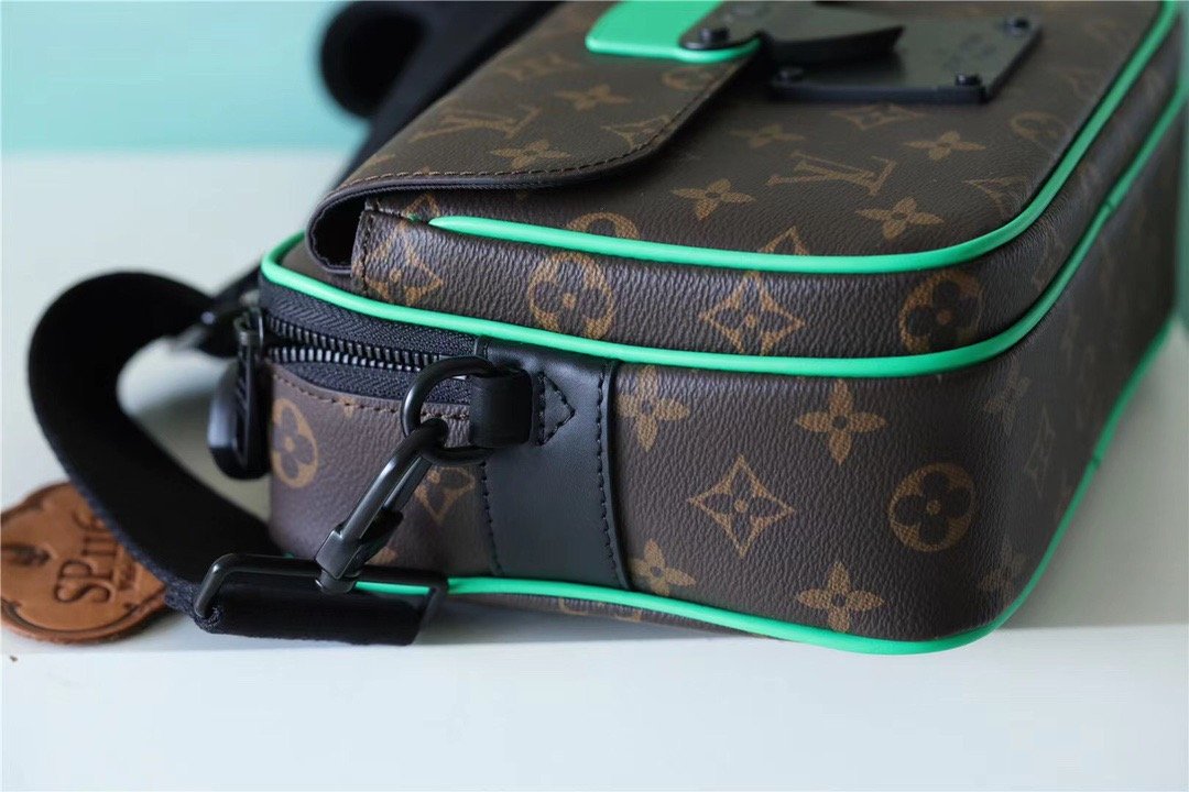L0vis Vvtt0n S-Lock Messenger Monogram Macassar By Virgil Abloh’s  Minty Green For Men, Men’s Bags, Shoulder And Crossbody Bags 8.7in/22cm LV M46246