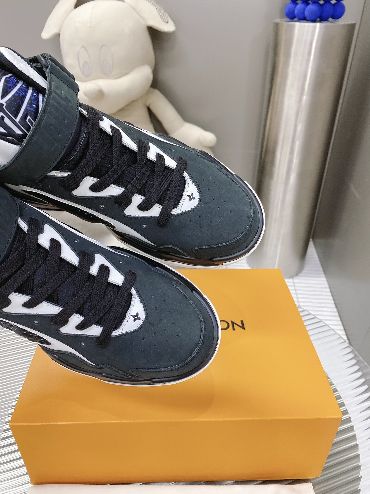 L0vis Vvtt0n Women’s Sneaker LV Trainer 2 Black For Women LV