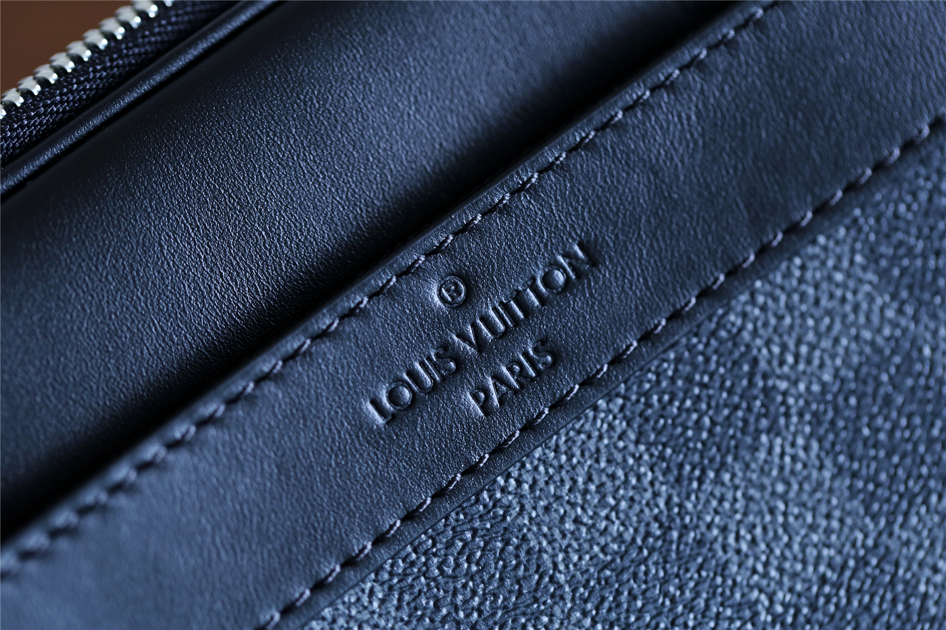 L0vis Vvtt0n Trocadero Messenger NM PM Damier Graphite For Men, Men’s Bags, Shoulder And Crossbody Bags 11.4in/29cm LV