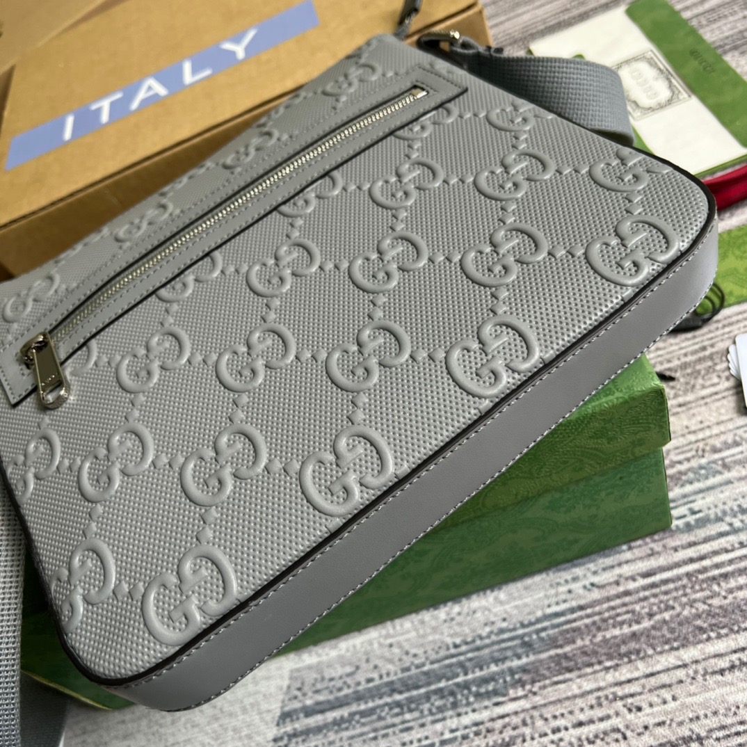 Gvc*1 GG Embossed Bag Grey GG Embossed For Men 10.2in/26cm GG 406410 1W3CN 1275