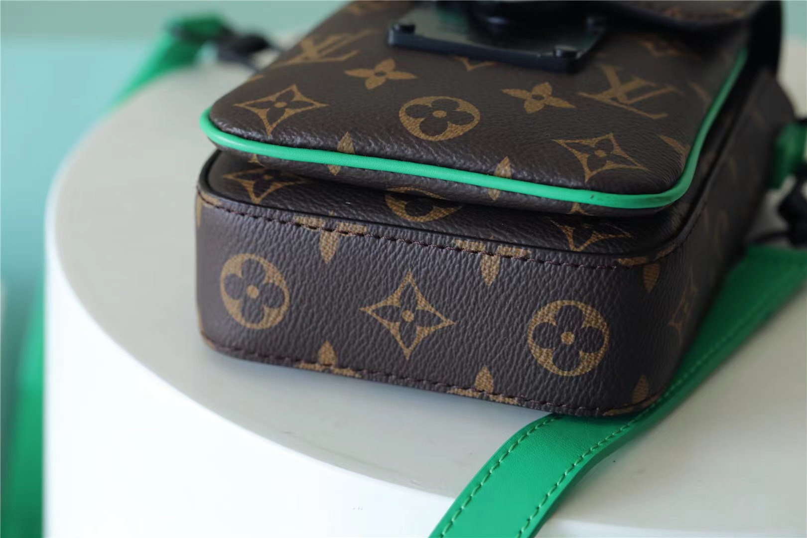 L0vis Vvtt0n S-Lock Vertical Wearable Wallet Monogram Macassar Green For Men, Men’s Bags, Shoulder And Crossbody Bags 7.5in/19cm LV