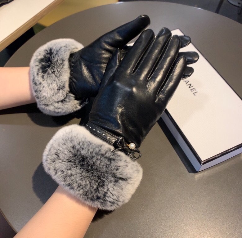 Ch**el Gloves In Black