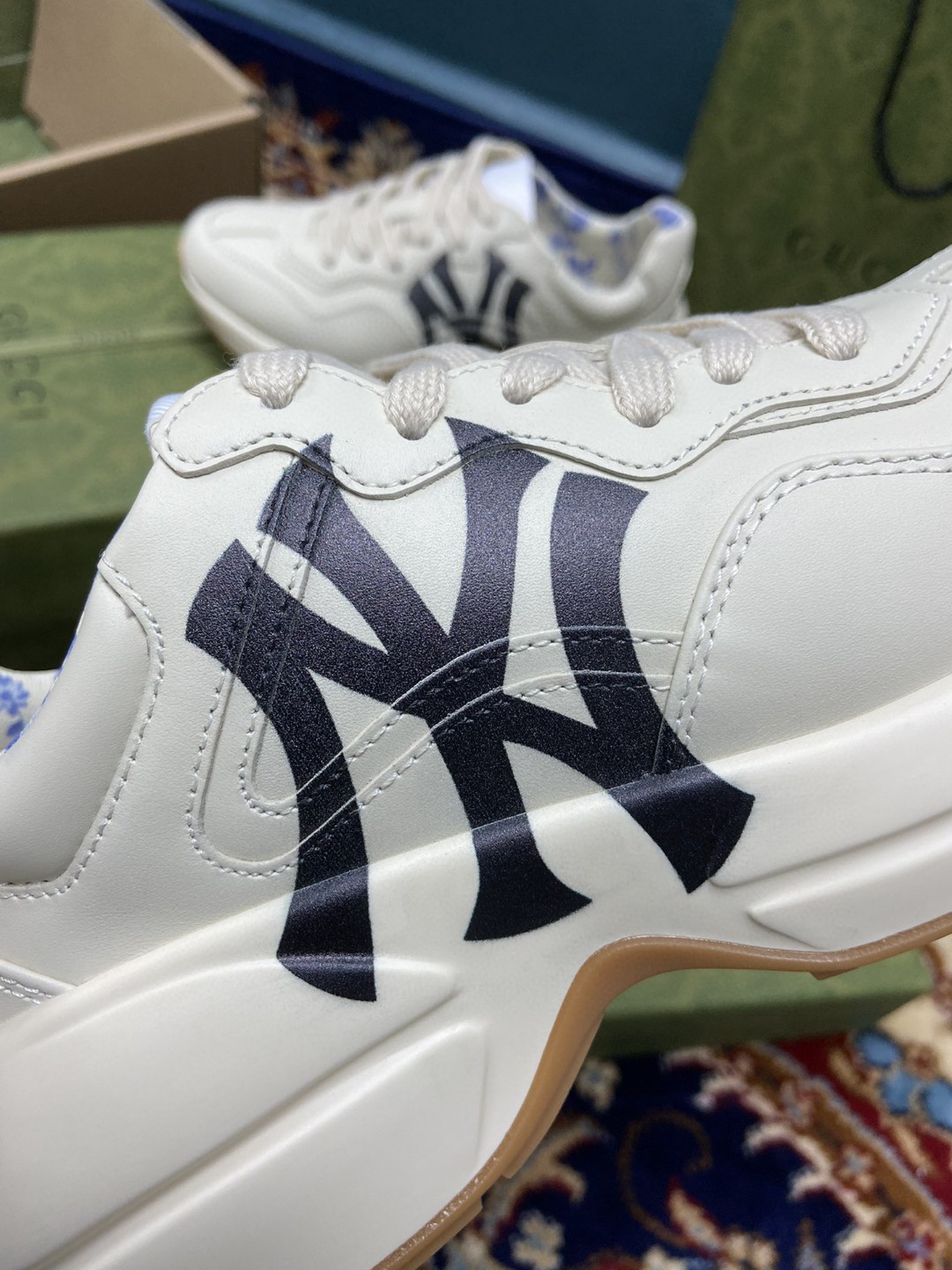 Gvc*1 Women’s Rhyton Sneaker GG With NY Yankess White Ivory For Women 548638 DRW00 9022