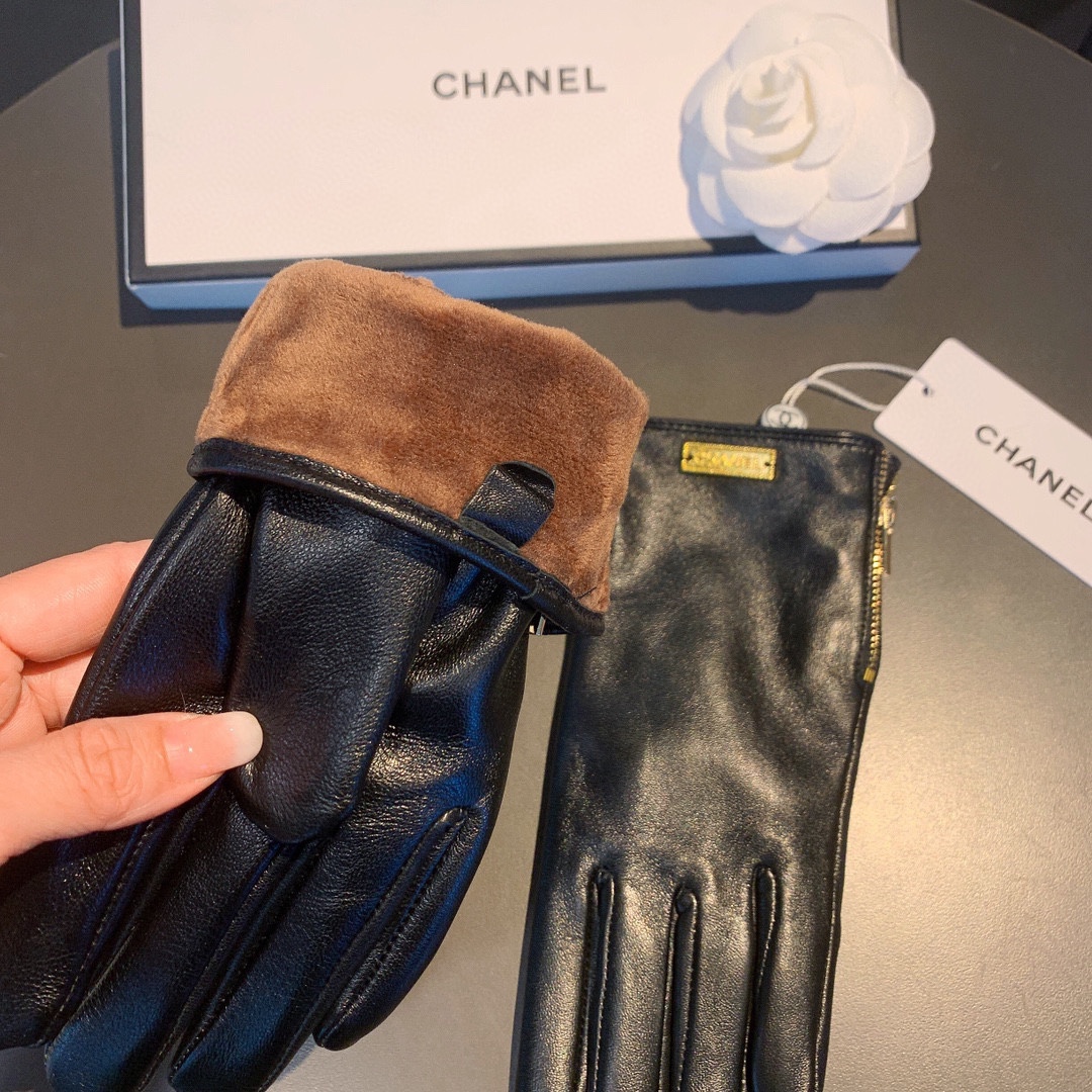 Ch**el Gloves In Black