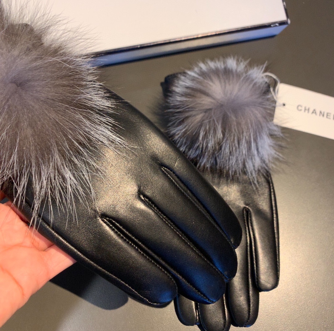 Ch**el Gloves In Black