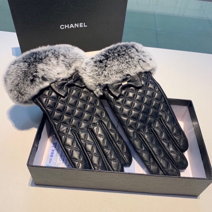 Ch**el Gloves In Black