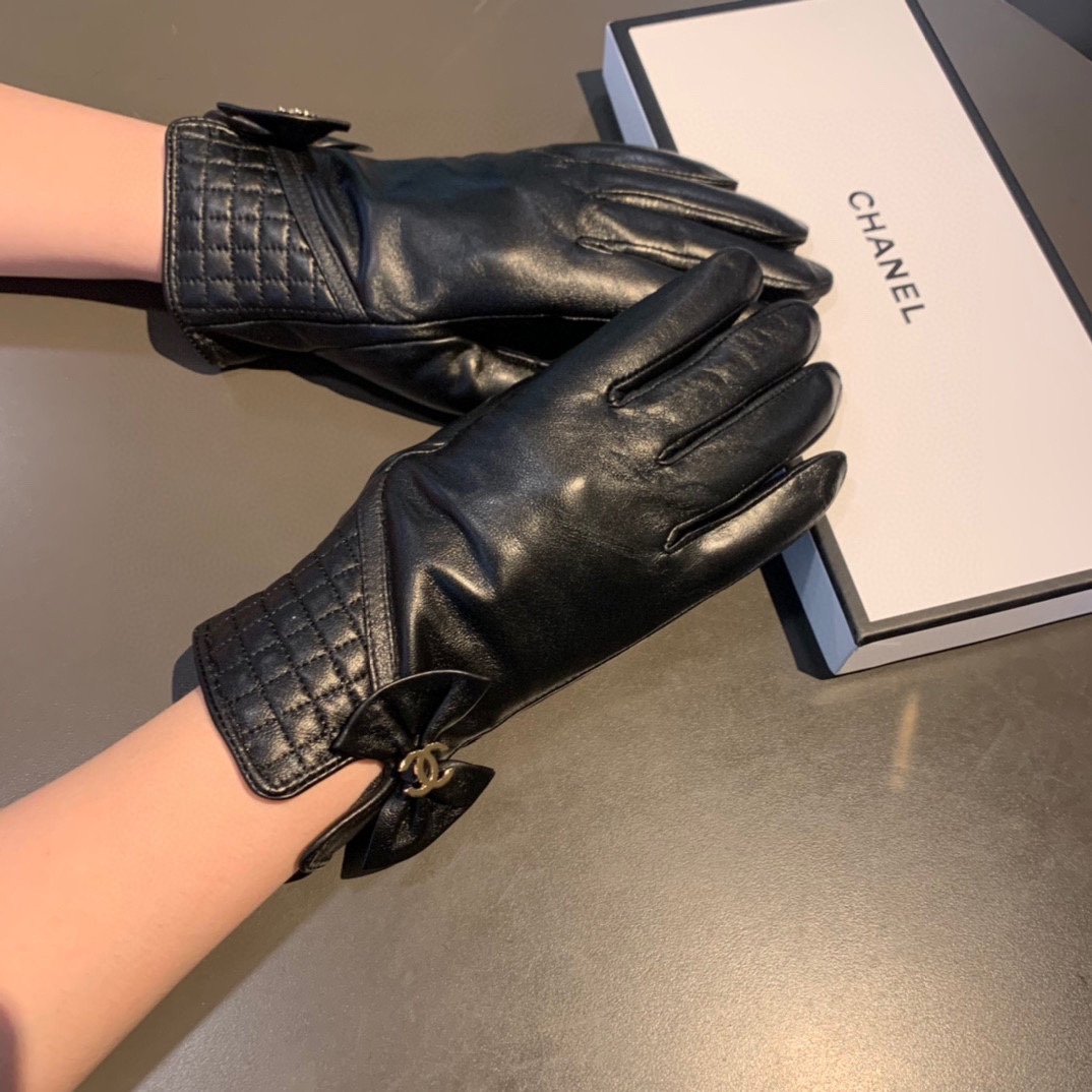 Ch**el Gloves In Black