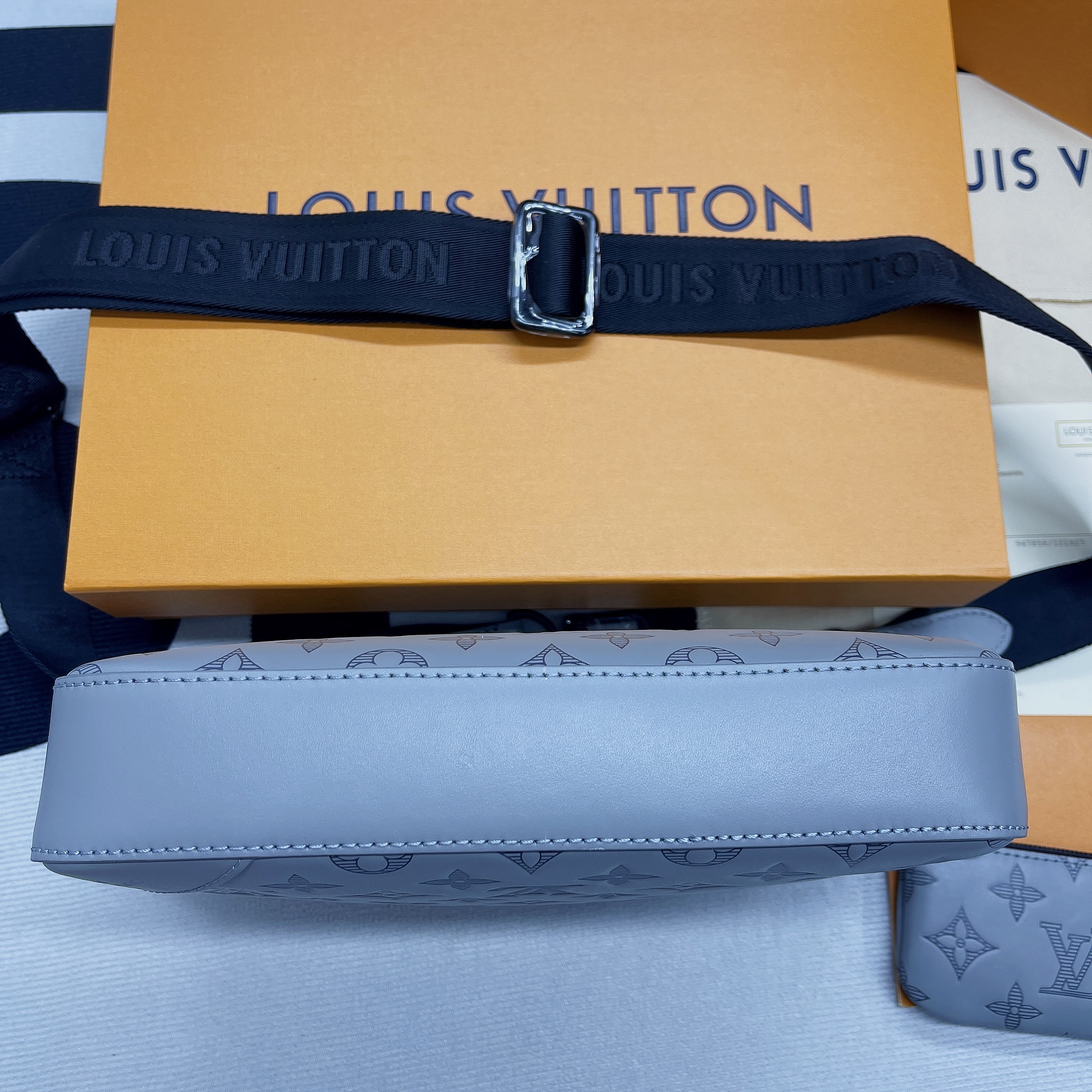 L0vis Vvtt0n Duo Messenger Monogram Shadow Anthracite Gray For Men, Men’s Bags, Shoulder And Crossbody Bags 10.2in/26cm LV M46104