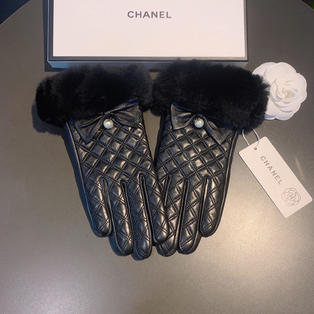 Ch**el Gloves In Black