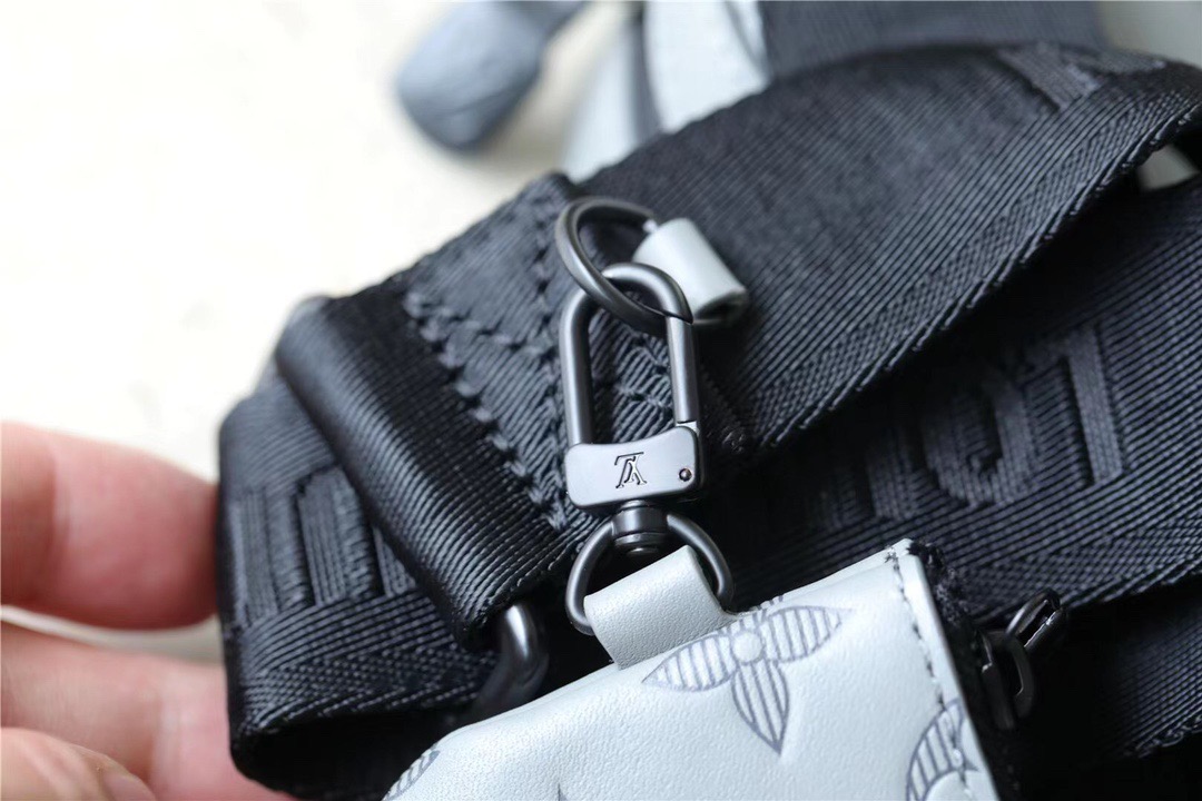 L0vis Vvtt0n Duo Messenger Monogram Shadow Anthracite Gray For Men, Men’s Bags, Shoulder And Crossbody Bags 10.2in/26cm LV M46104