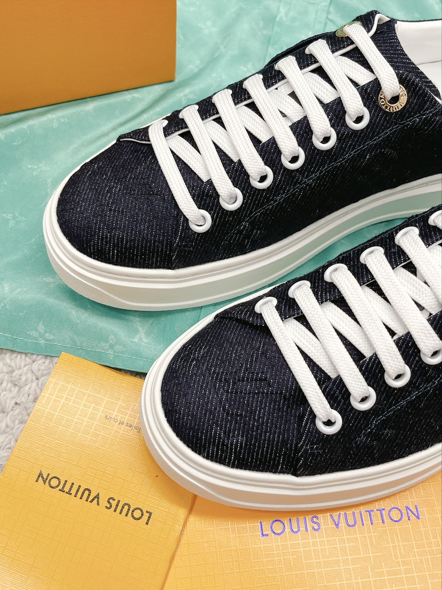 L0vis Vvtt0n Women’s Time Out Sneaker Blue For Women LV 1AADMG