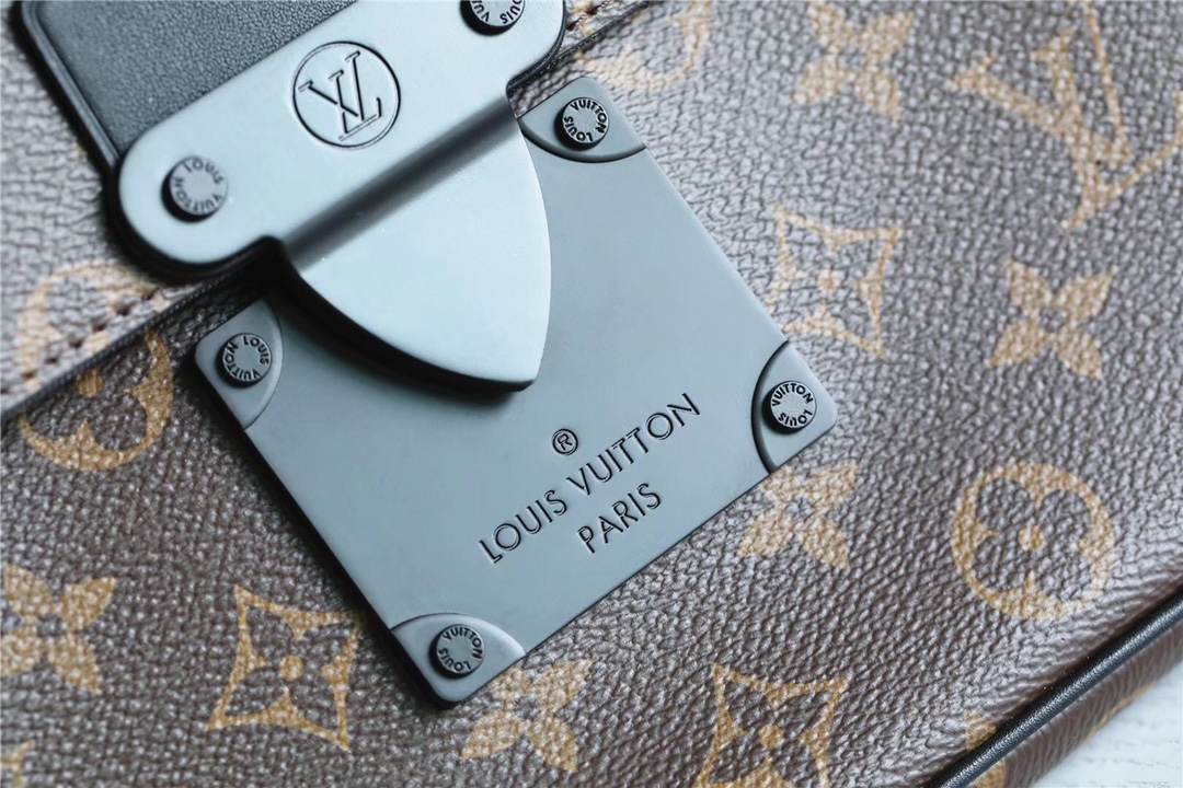 L0vis Vvtt0n S Lock A4 Pouch Monogram Macassar Canvas For Men, Men’s Bags, Shoulder And Crossbody Bags 10.6in/27cm LV M80560