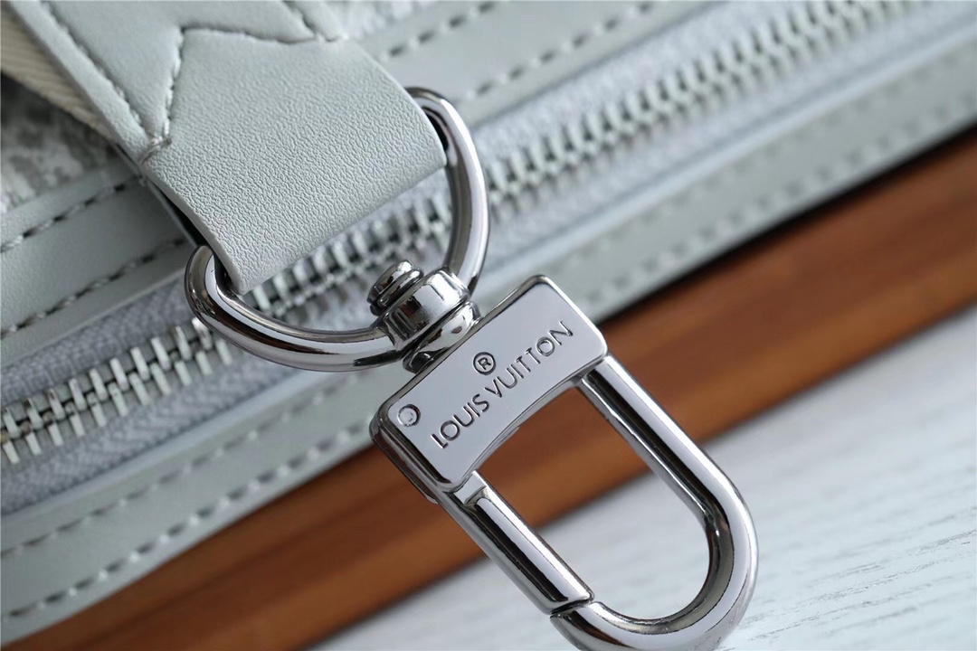 L0vis Vvtt0n Trio Messenger Damier Salt Gray For Men, Men’s Bags, Shoulder And Crossbody Bags 9.5in/25cm LV N50068