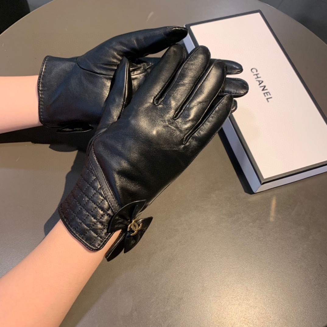 Ch**el Gloves In Black