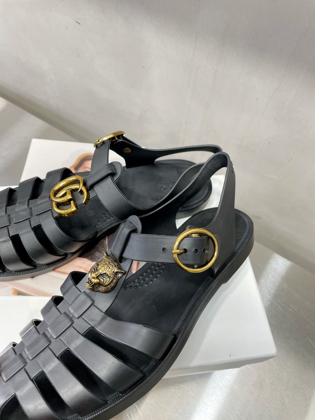 Gvc*1 Women’s Rubber Buckle Strap Sandal Black For Women 463463 J8700 1000