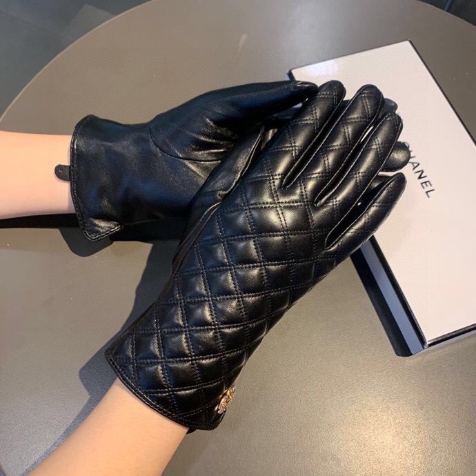 Ch**el Gloves In Black