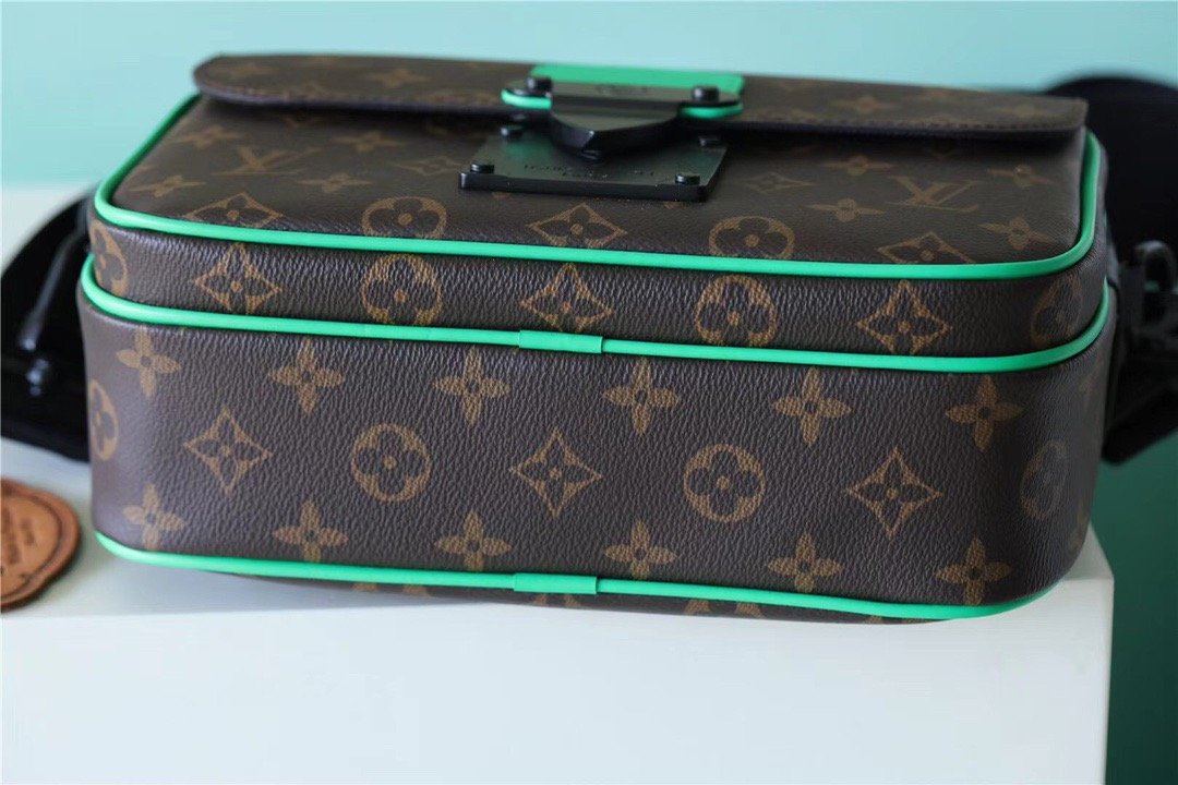 L0vis Vvtt0n S-Lock Messenger Monogram Macassar By Virgil Abloh’s  Minty Green For Men, Men’s Bags, Shoulder And Crossbody Bags 8.7in/22cm LV M46246