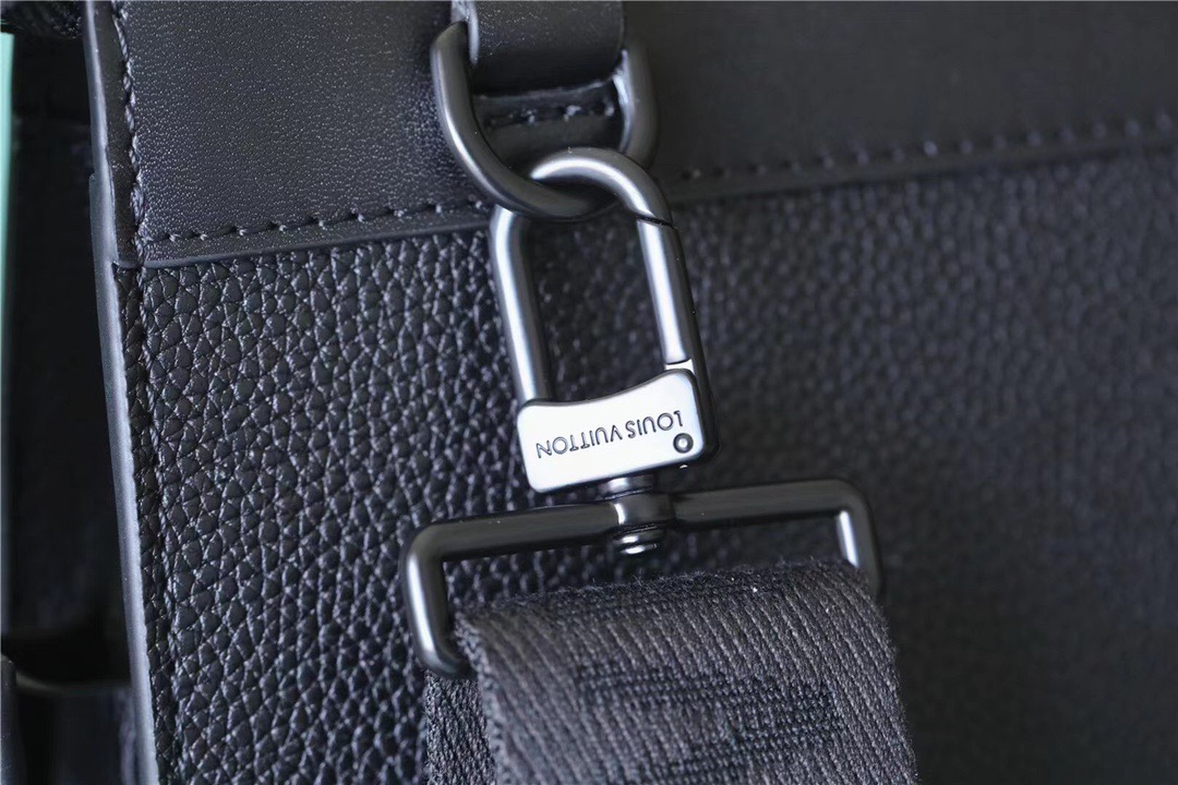 L0vis Vvtt0n Messenger Voyage Aerogram Black For Men, Men’s Bags, Shoulder And Crossbody Bags 11in/28cm LV M59329