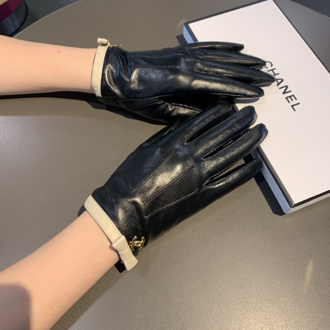 Ch**el Gloves In Black