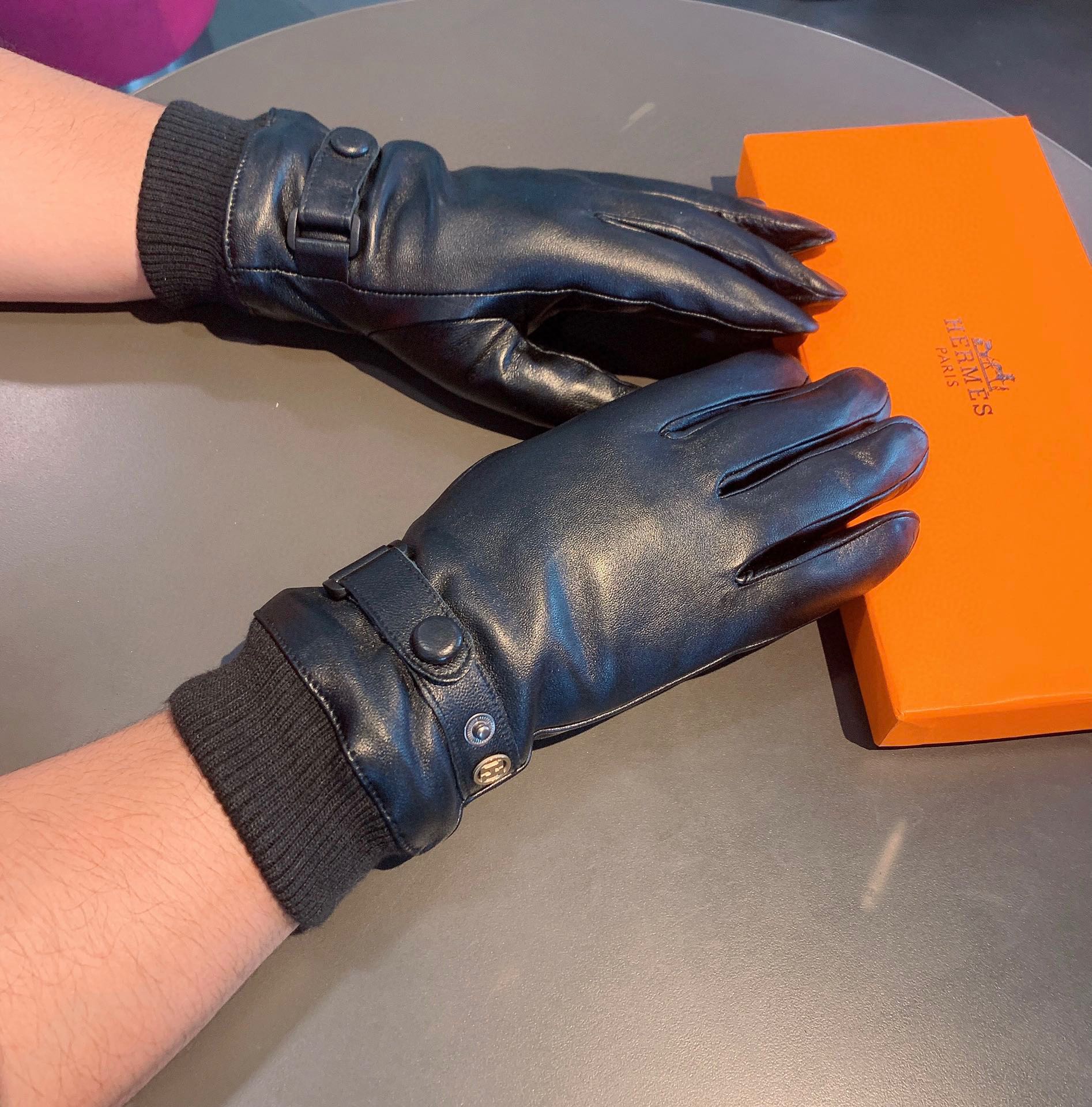 H**me5 Soya Gloves In Black