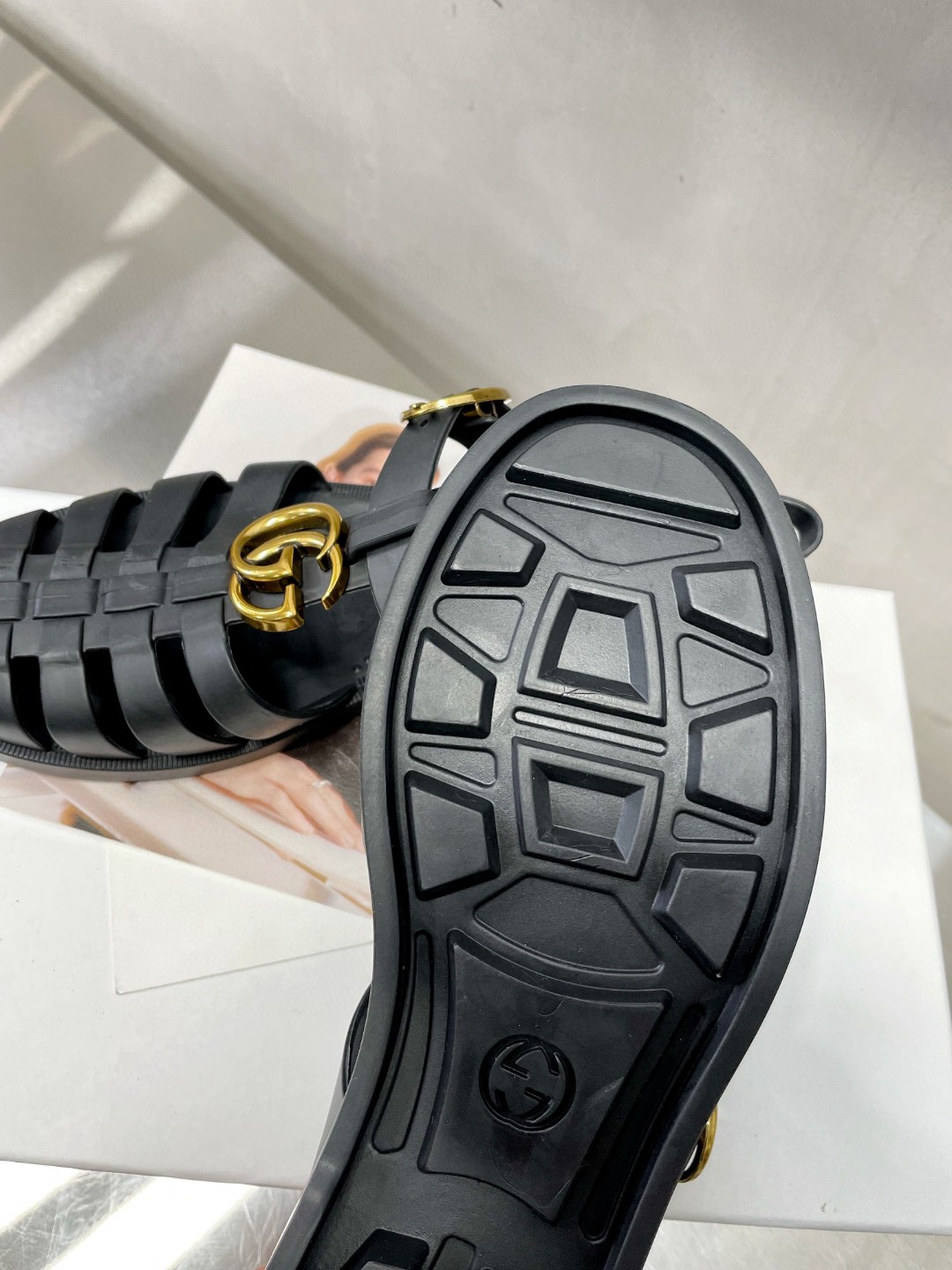 Gvc*1 Women’s Rubber Buckle Strap Sandal Black For Women 463463 J8700 1000