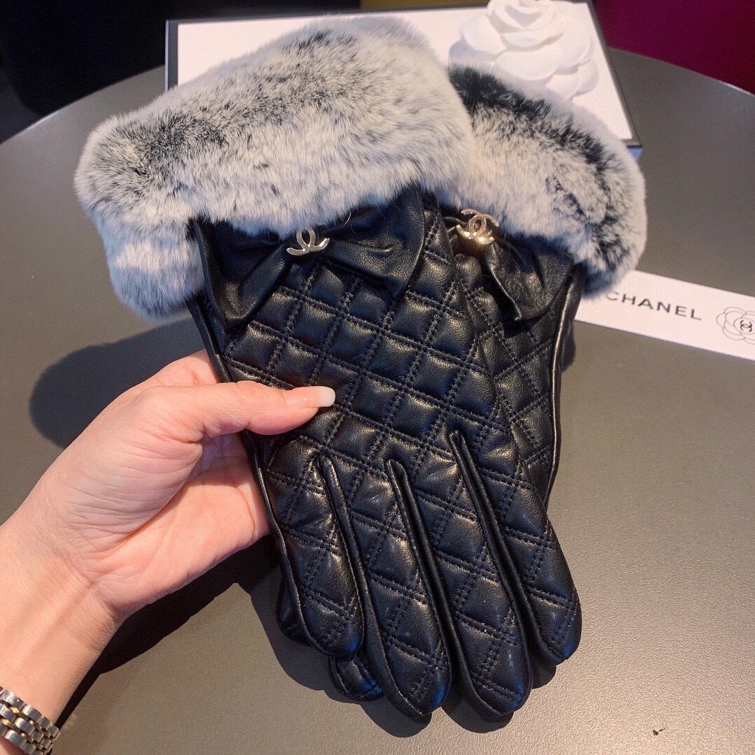 Ch**el Gloves In Black