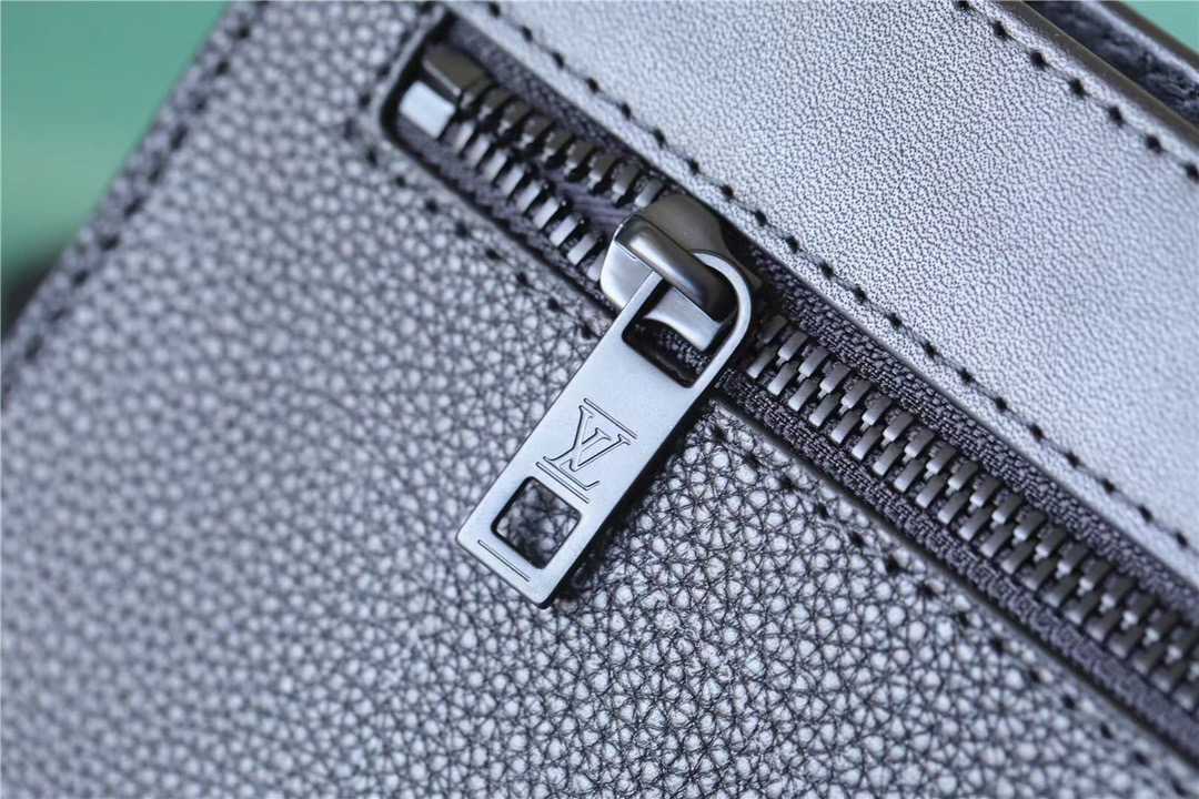 L0vis Vvtt0n Messenger Voyage Aerogram Black For Men, Men’s Bags, Shoulder And Crossbody Bags 11in/28cm LV M59329