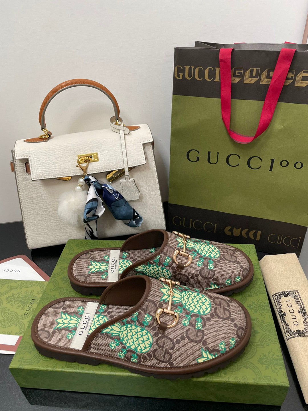 Gvc*1 Men’s GG Slipper With Horsebit Brown in Pineapple Print For Men GG Shoes ‎694249