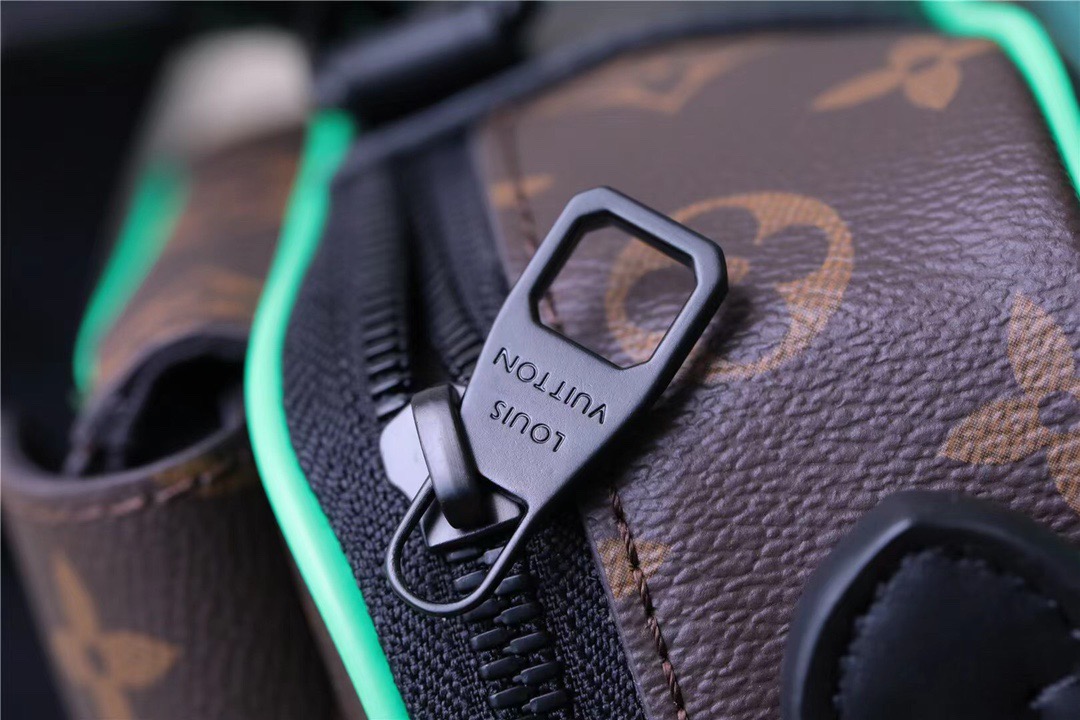 L0vis Vvtt0n S-Lock Messenger Monogram Macassar By Virgil Abloh’s  Minty Green For Men, Men’s Bags, Shoulder And Crossbody Bags 8.7in/22cm LV M46246