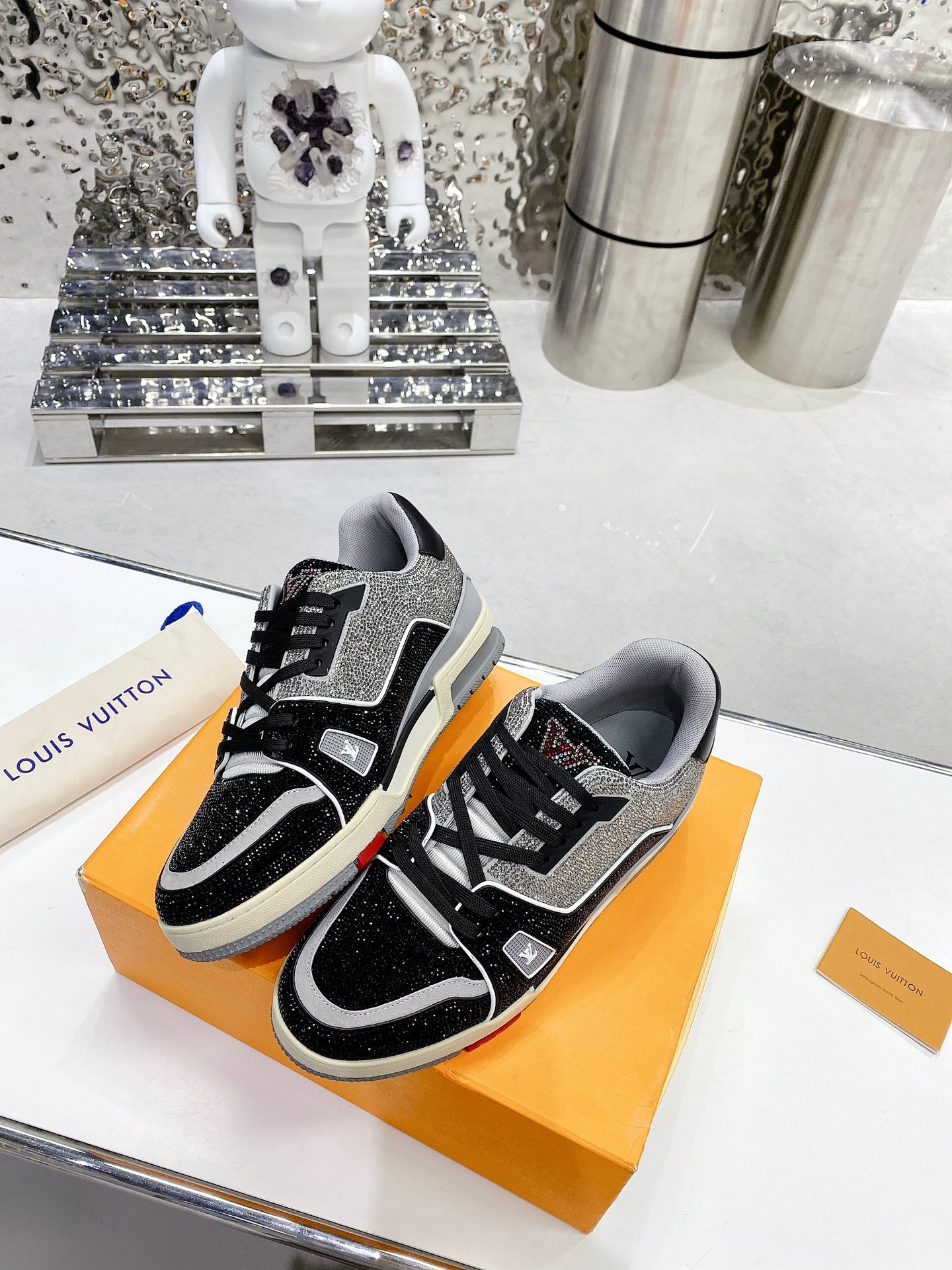 L0vis Vvtt0n Women’s LV Trainers Black For Women LV