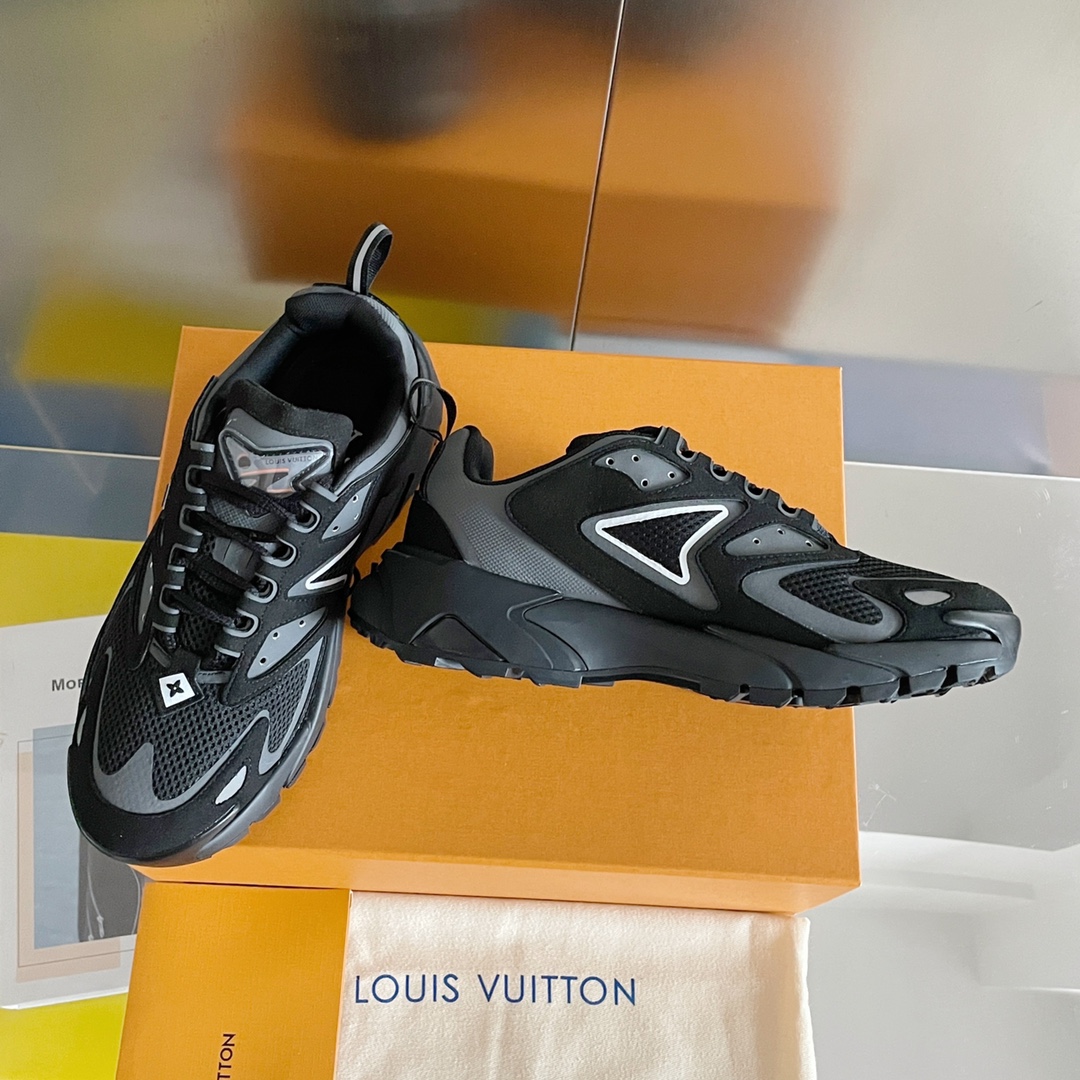 L0vis Vvtt0n Men’s LV Runner Tatic Sneaker Black For Men LV 1A9UNT