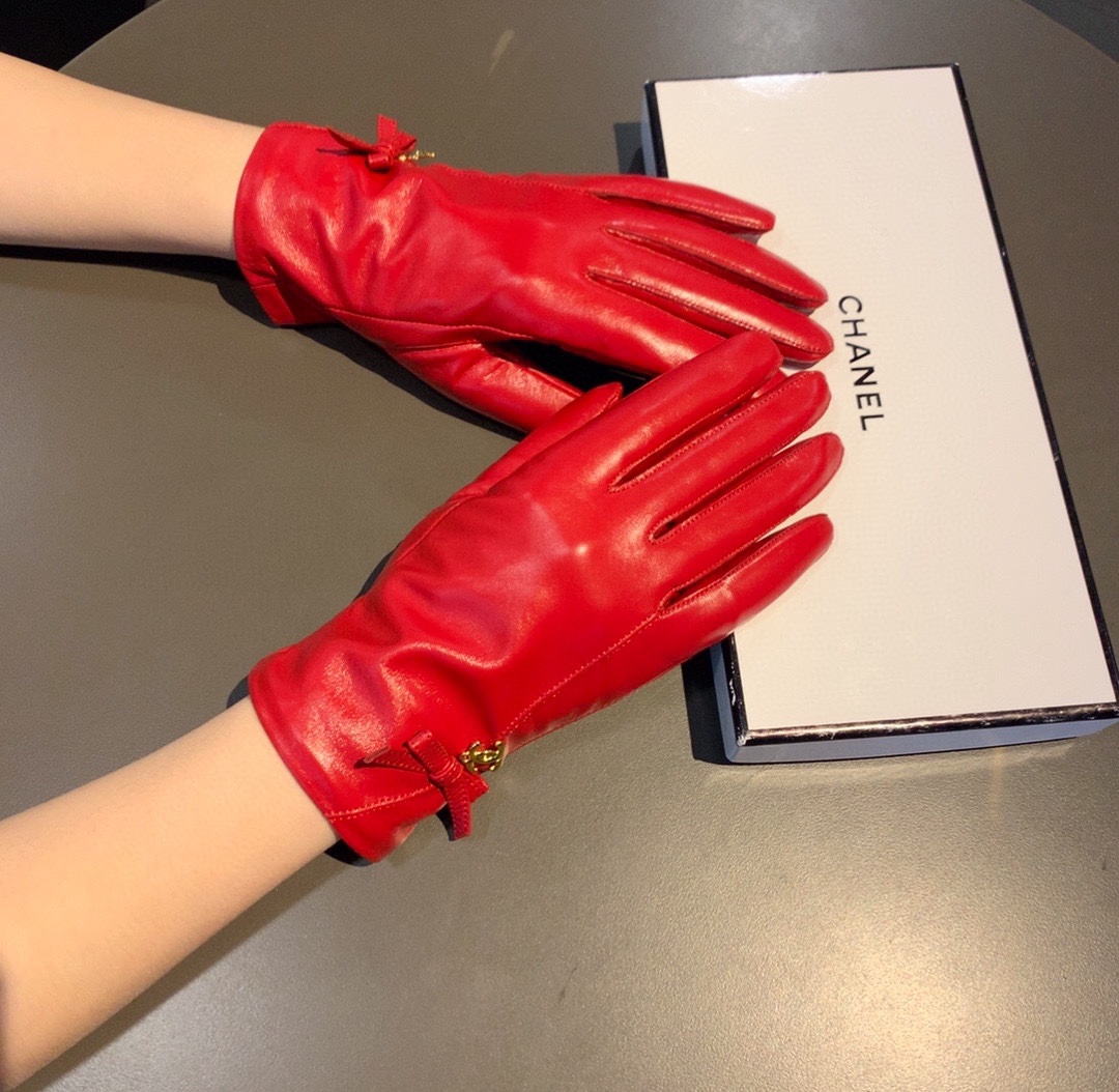 Ch**el Gloves In Red