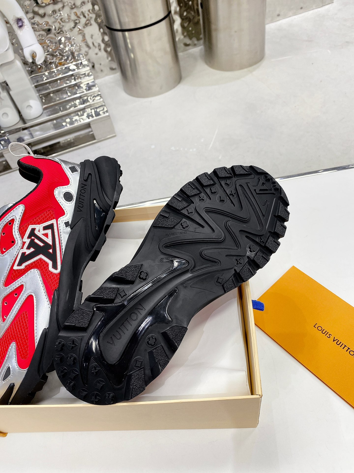 L0vis Vvtt0n Men’s LV Runner Tatic Sneaker Red For Men LV